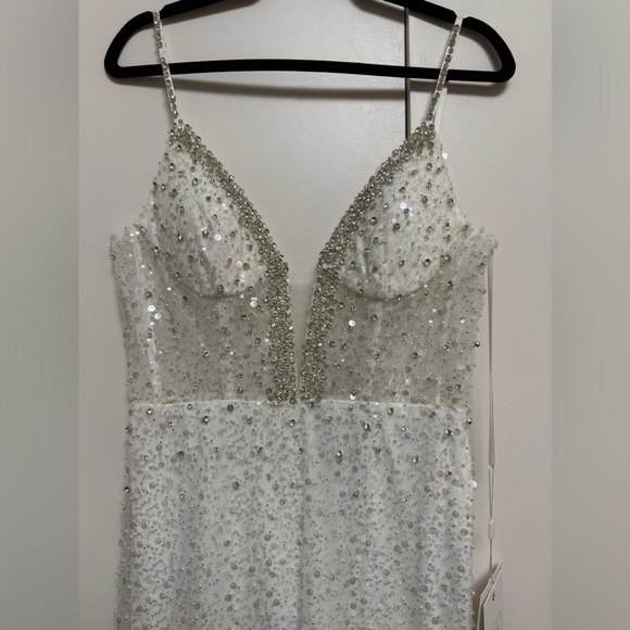 NWT | Mac Duggal 68175 White Embellished Neck Sleeveless Trumpet Gown Size 8 - Picture 6 of 13